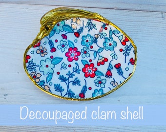 Cute decoupaged clam shell with colorful flower pattern and hand painted gold edging. Beach home decor. Ring/Trinket dish. Decorative shell.
