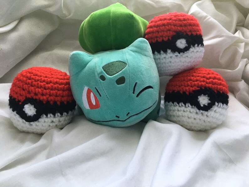 Crochet Pok\u00e9mon Pokeballs