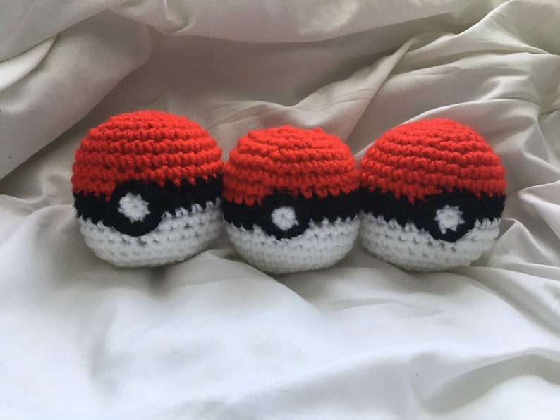 Crochet Pok\u00e9mon Pokeballs