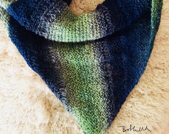 Shawl in light 100% wool yarn. Handknitted in three different colour combinations. Green-blue, blue-purple and green-yellow.