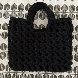 Elegant crocheted bag: Crocheted handbag in black coloured soft cotton yarn. Handmade by BothildSweden. image 3