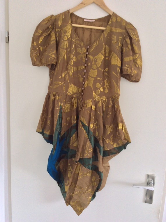 Special long blouse in camel rayon, printed with g