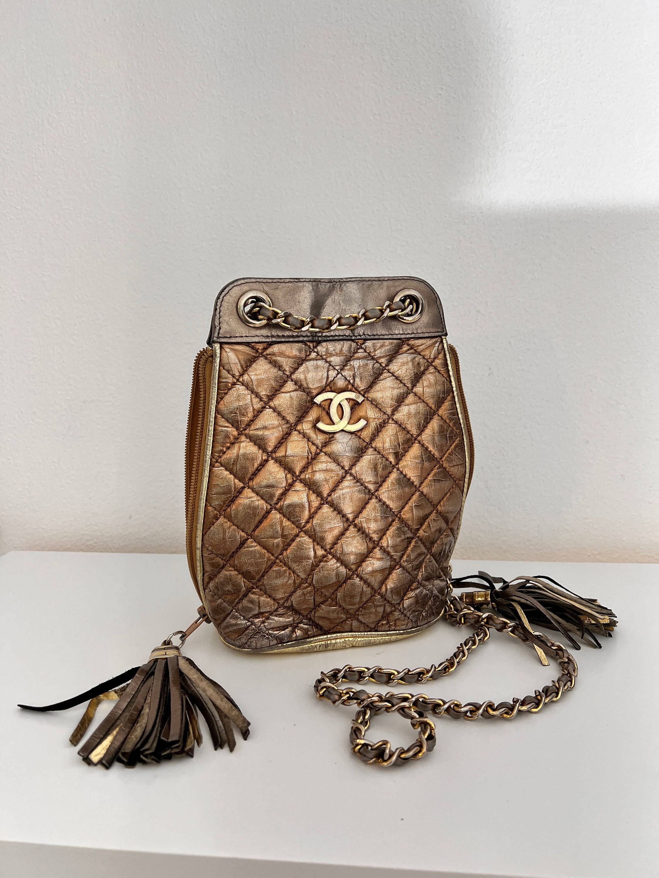 Share 81+ chanel logo bag latest in.duhocakina