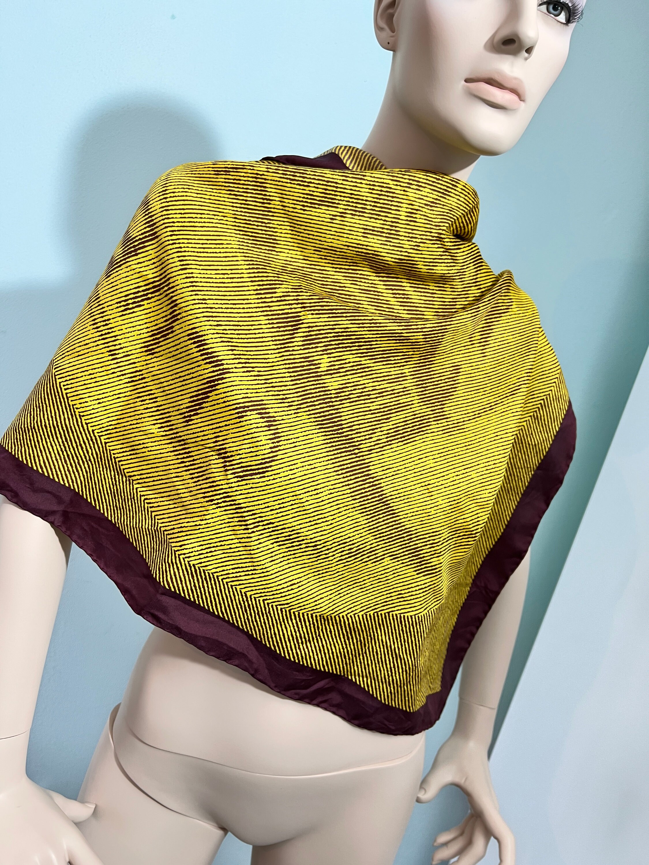マフラー・ストール VALENTINO PRINTED SILK FOULARD VALENTINO(ヴァレンティノ) マフラー・ストール(レディース