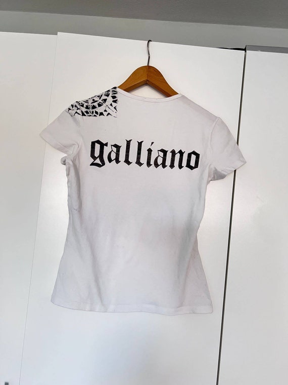 Galliano vintage print designer t-shirt - image 10