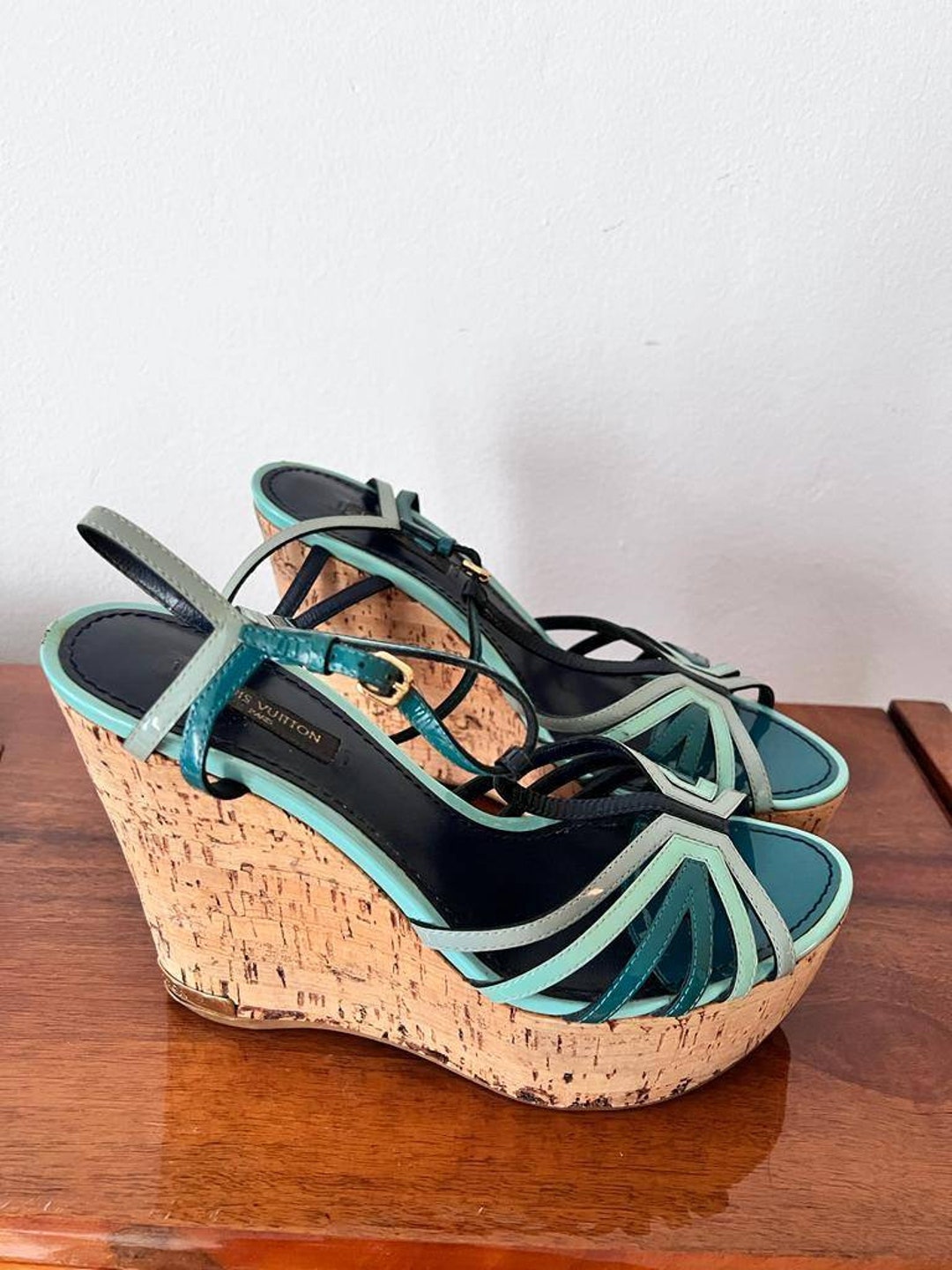 靴 Vintage Louis Vuitton Wedge Sandals Louis Vuitton Vintage 