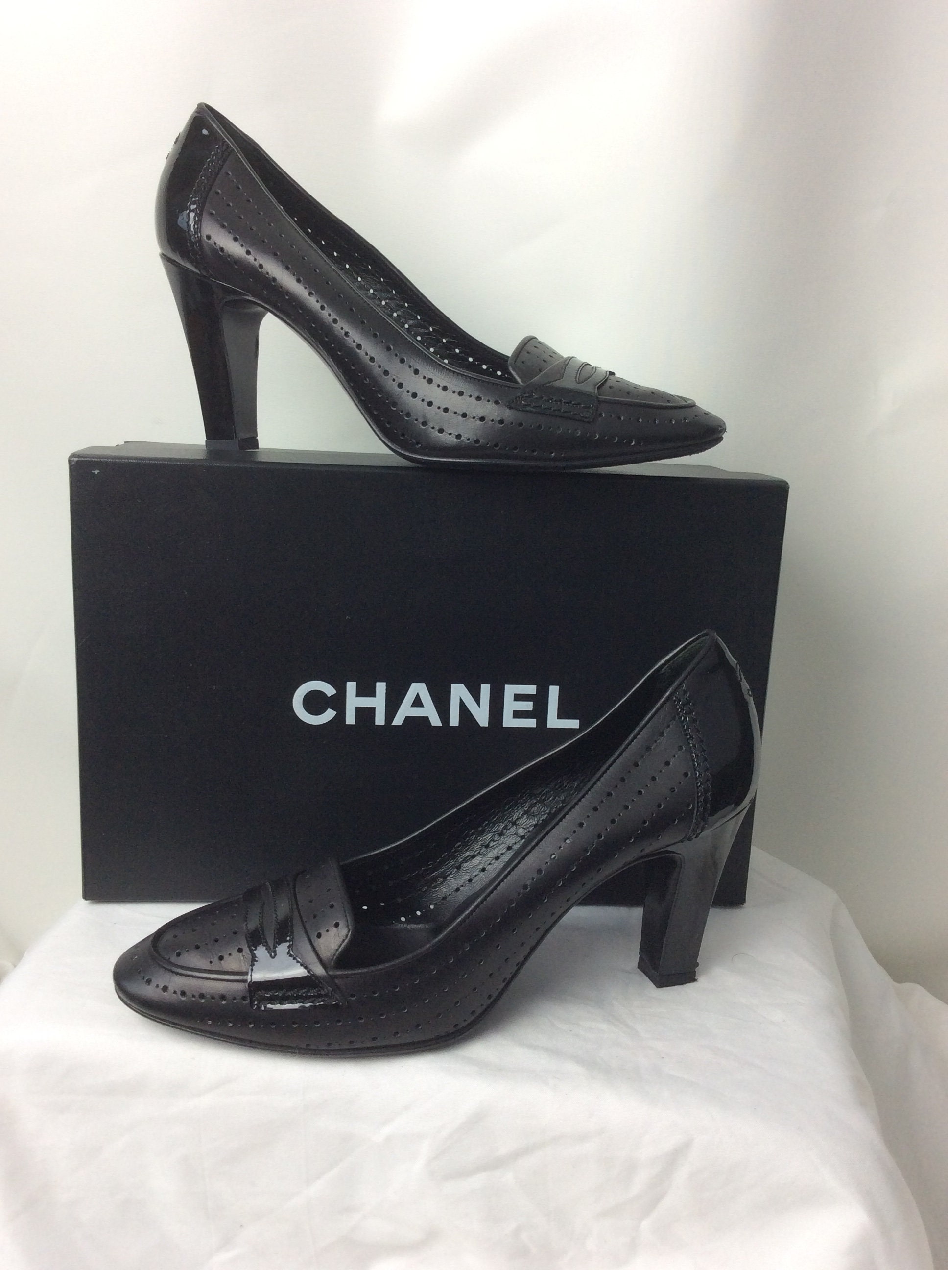 Vintage Chanel Cap Toe Mary Janes Black Suede Size 6 Kitten Heel Pumps