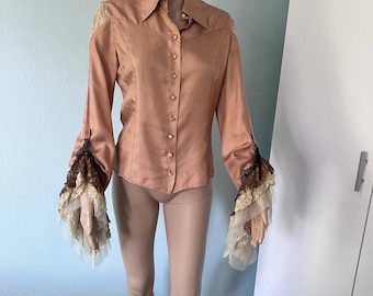VOYAGE PASSION hard to find rare Expensive Vintage Flared ruffle Lace sleeves Sexy old pink blouse with amazing details