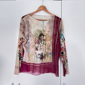 Camiseta con estampado gráfico de malla de los 90 L