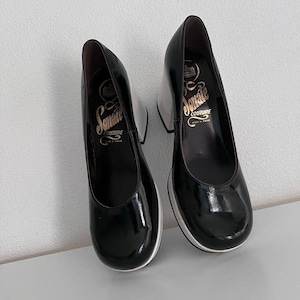 SONATE Couture France very cool square nose square heel pumps white black laque 70 style
