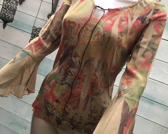 Pure Mesh top with flared sleeves and beautiful print '90