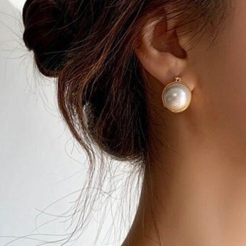 Classic Gold Rim Big Pearl Stud 