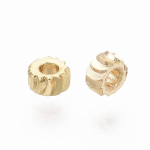 Twisted washer beads in 18k gold plated. 4mm. Pack of 10. image 2