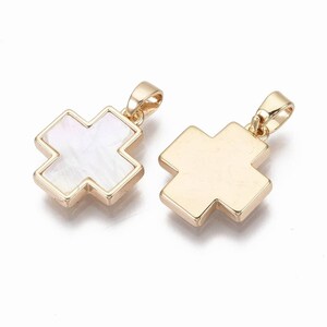 Pendant, cross charm in 18k gold plated with freshwater shell mother-of-pearl. Sold individually.