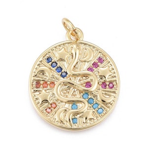 Snake pendant with zircon in 18k gold plated. 20mm. Sold individually.