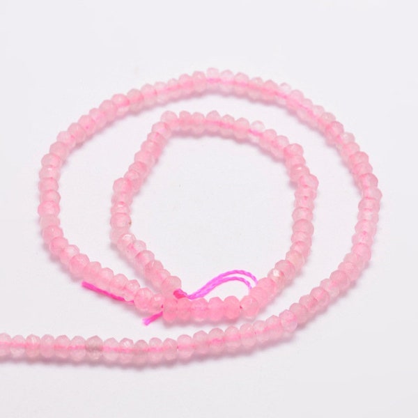 Perles de Malaisie naturelle à facettes rose. Brin de environ 100 perles