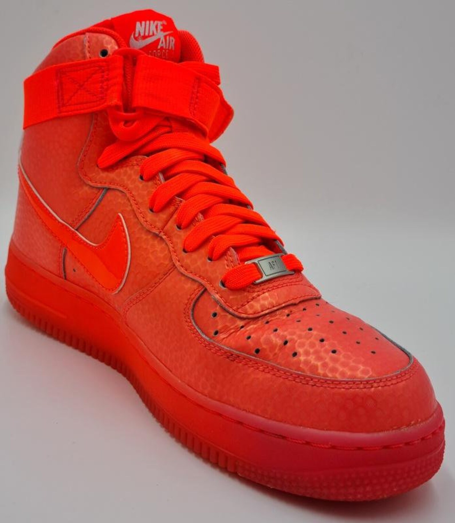 af1 mid hot lava