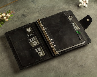 Taccuino in pelle formato A5 personalizzabile, agenda da viaggio ricaricabile e organizer per lavoro.