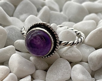 Anillo Boho de plata esterlina con amatista. Anillo de amatista talla ovalada. Joyería de piedras preciosas. Anillo hecho a mano.