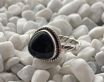 Anillo de plata de ley con ónix negro. Anillo de cometa de piedras preciosas de ónix. Anillo bohemio de plata. Joyería de plata esterlina. Joyería hecha a mano.