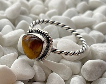 Anillo de plata de ley con ojo de tigre. Anillo de cometa con ojo de tigre. Anillo de cometa en plata de ley. Anillo boho. Anillo de plata hecho a mano.