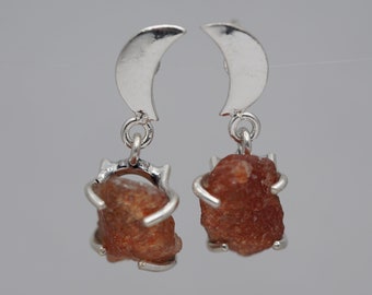 Juego de pendientes y colgante de luna de piedra solar en bruto. Pendiente y colgante de media luna de piedra solar. Joyería de piedras preciosas de plata de ley.