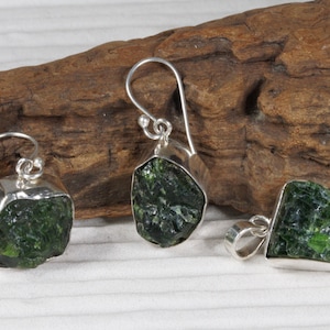 Chrome Diopside Earring and Pendant Set. Chrome Diopside Hook Dangle Earring and Pendant. Natural Gemstone Jewellery. Chrome Diopside Set.