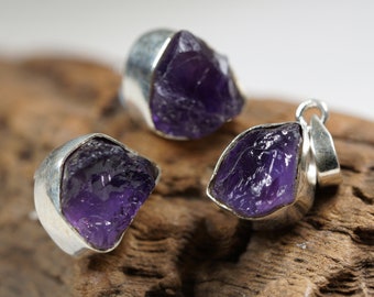 Rohe Amethyst Set Ohrstecker und Anhänger. Sterling Silber Amethyst Ohrstecker Anhänger. Rohe Kristall Ohrringe und Anhänger Set.