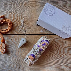 Energy Balancing Ritual Kit - Sage Smudge Kit + Clear Quartz + Adjustable Necklace + Crystal Pendulum Dowsing + Gift Box