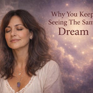 Puede incluir: Una mujer con los ojos cerrados, con una blusa blanca y collares, se presenta frente a un fondo de ensueño con una luna creciente y el texto "Why You Keep Seeing The Same Dream". Iluminación suave y un tema espiritual.