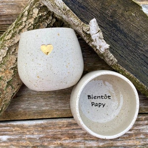 Mug with a heart of gold announces pregnancy "soon to be grandpa"