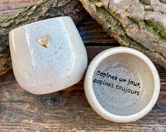 Tasse à message et au cœur d'or "Copines un jour, copines toujours »