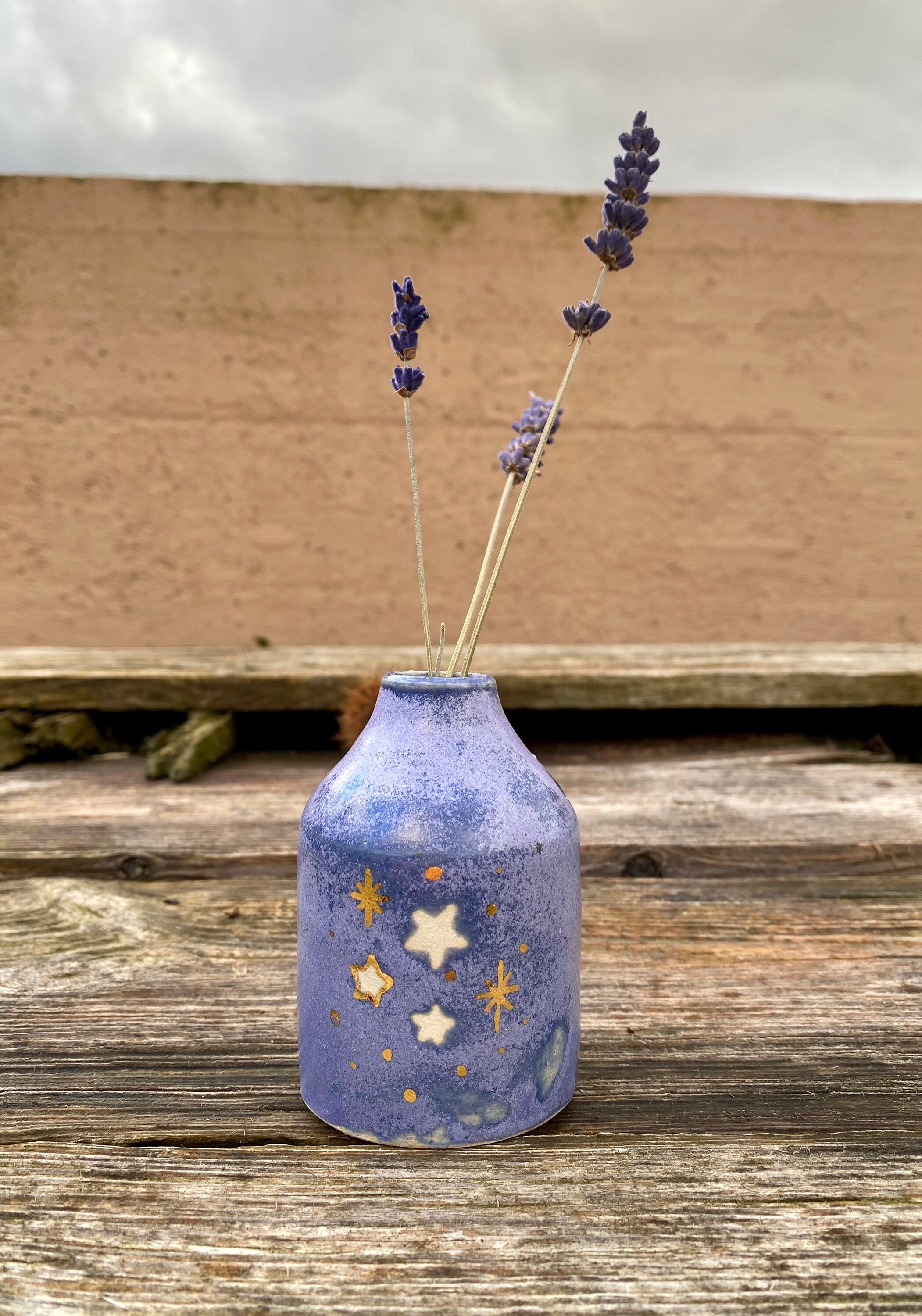 Petit Vase en Céramique avec Étoiles Dorées à L'or Fin