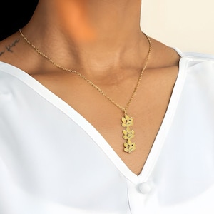 Benutzerdefinierte kleine Multi Pfote Charme Halskette, gravierte zierliche Halskette, mehrere Pfoten Halskette, personalisierte Haustier Name Halskette, individuelle Haustier Geschenk