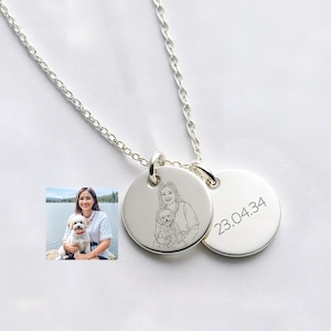Pet Owner Portrait Necklace, Hand Drawn Disc Necklace, Engraved Portrait from Picture, Line Drawing Necklace, Family Gift, Pet Mom Jewellery