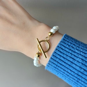 Delicada pulsera de perlas de concha, pulsera de nácar con cierre de palanca, pulsera de perlas enhebradas a mano, pulsera de perlas redondas, para ELLA