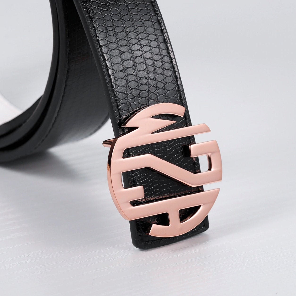 Mens monogrammed belt buckle top