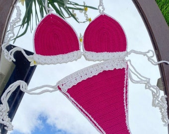Ensemble de bikini au crochet fait main, haut dos nu, bas brésilien