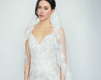 Mantilla veil with eyelash lace, Super soft Chantilly lace Veil, Drop veil, Eyelash Lace Wedding Veil, Light weight, 2 tiers lace - Memory