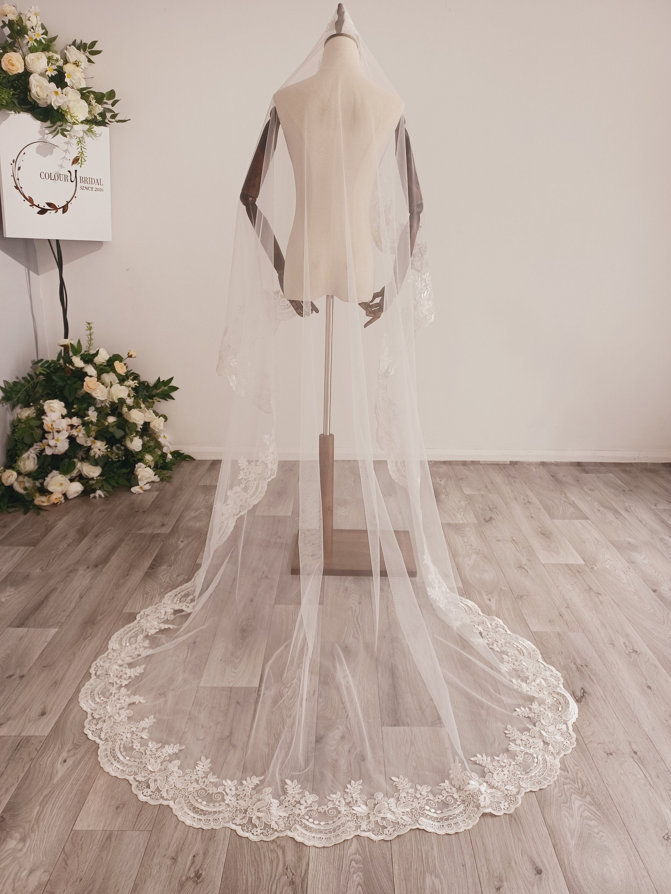 Wedding Veil style 45011284 Ivory and White Ivory Lace Veil - Etsy main image 2
