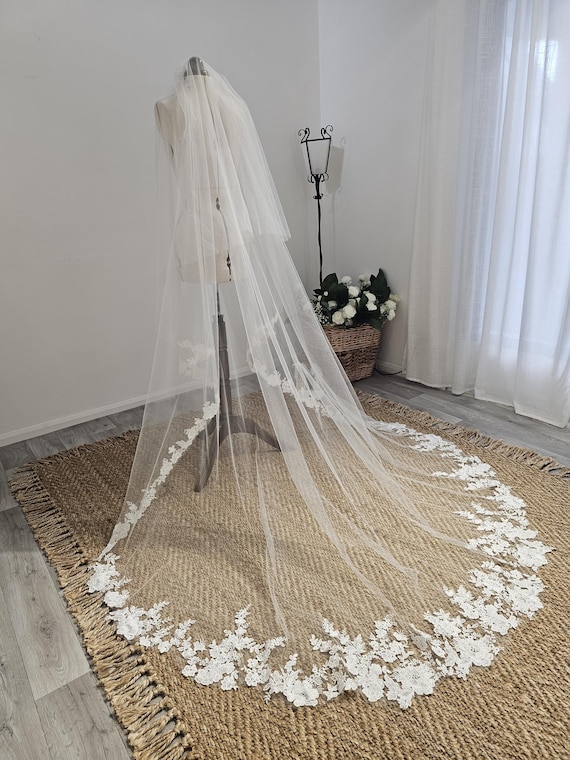 Beaded Lace Wedding Veil: Soft Tulle, Light Ivory, Cathedral  display picture 2