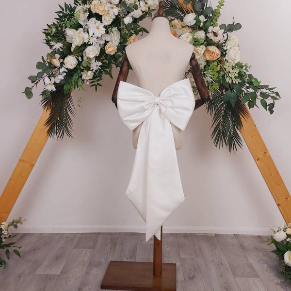 Bretagne - Abnehmbare Hochzeitskleid Schleife, Abnehmbare Brautschleife aus Satin, Elfenbein Schleife, Blumenmädchen Schleife