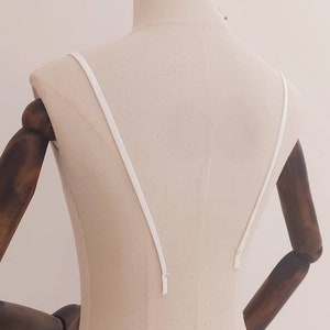 スティービー - スパゲッティサテンストラップ、ブライダルドレスストラップ、細いストラップ、縫い付けストラップ