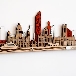Déco murale colorée 3D en bois, découpée au laser, sur la ligne d&#39;horizon de Liverpool