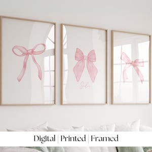 Arte personalizado con inicial de nombre y lazo rosa claro, pósteres rosas femeninos, juego de 3 pósteres rosas de moda, arte de pared, descarga digital, imprimible, enmarcado