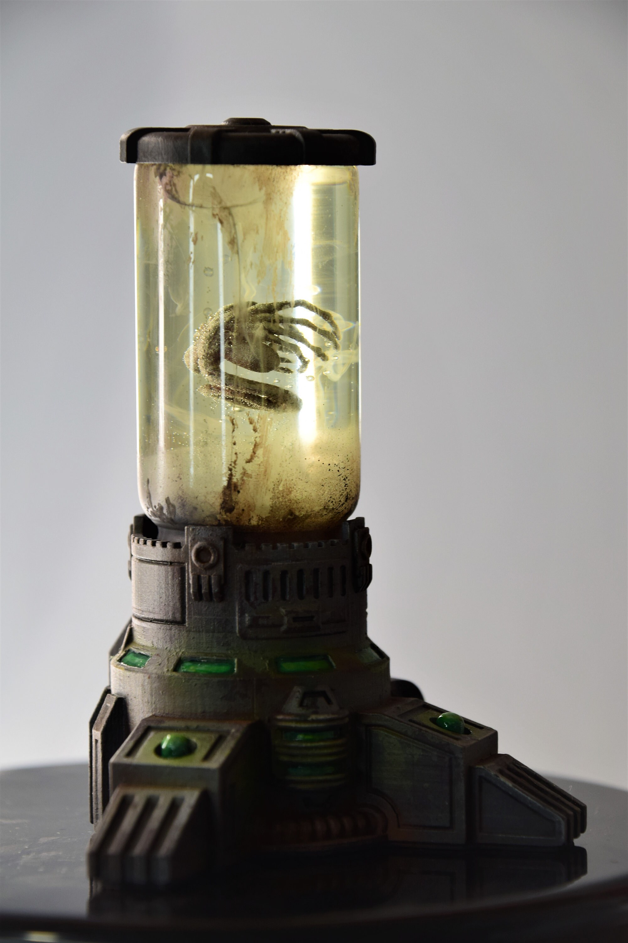 Facehugger Xenomorph RGB Light Face Hugger Alien Figurine