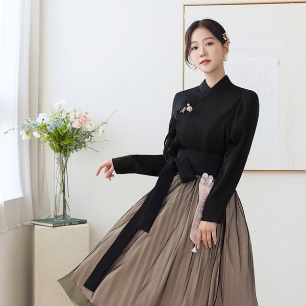 Basic Blouse in Black | Modern Hanbok | Modern Korean Dress | Korean Wear | Korean Style | Jeogori Jacket | Korean Fashion
