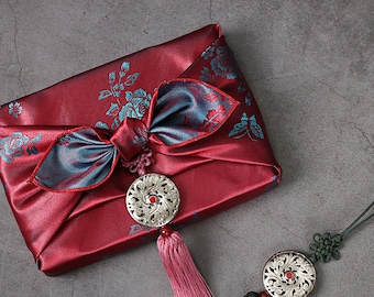 Envoltura de regalo de tela floral de doble cara premium en rojo y azul humo, Bojagi, Furoshiki, tela Furoshiki, envoltura Furoshiki, envoltura de regalo de tela