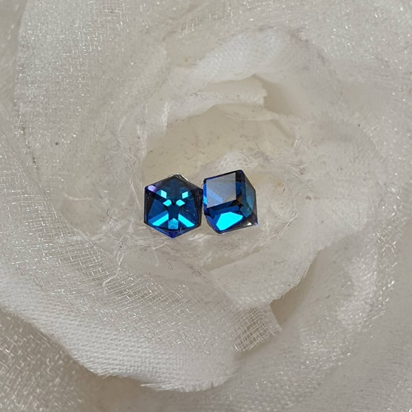 Bermuda Blue Swarovski Crystal Cube Studs 4mm ~ Silver 925 ~ Tiny Small Cute Boucles d'oreilles ~ Custom Best Friend Girl Mom Girlfriend Gift