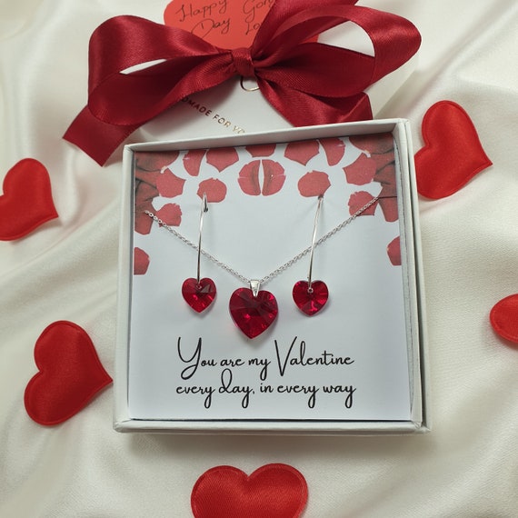 赤いハートのネックレス、ダングルイヤリング、スワロフスキー